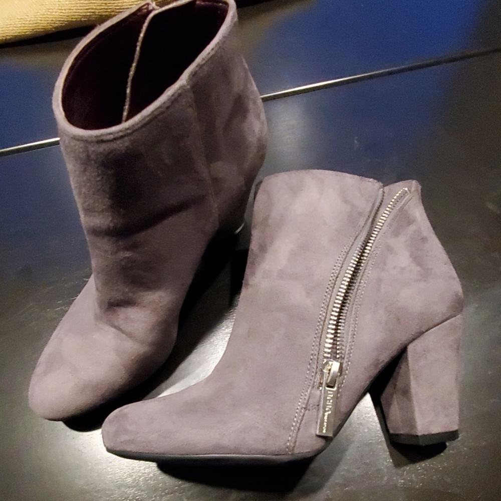 NWOT Ladies Ankle Boots w/heels